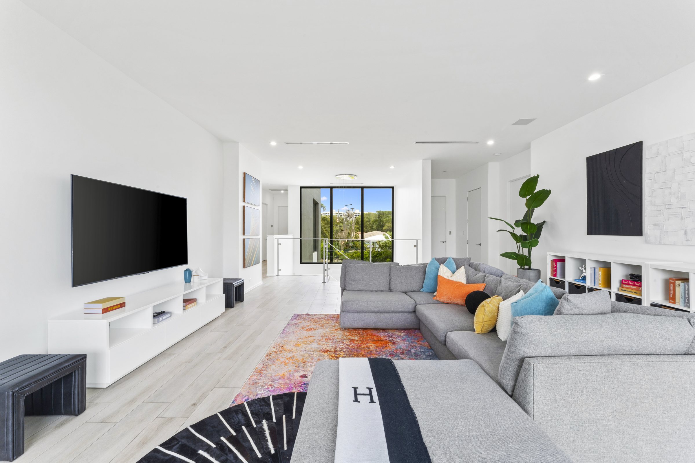 Upper Hall and Landing at Casa Aqua, 4232 E Tradewinds Ave, Lauderdale-by-the-Sea