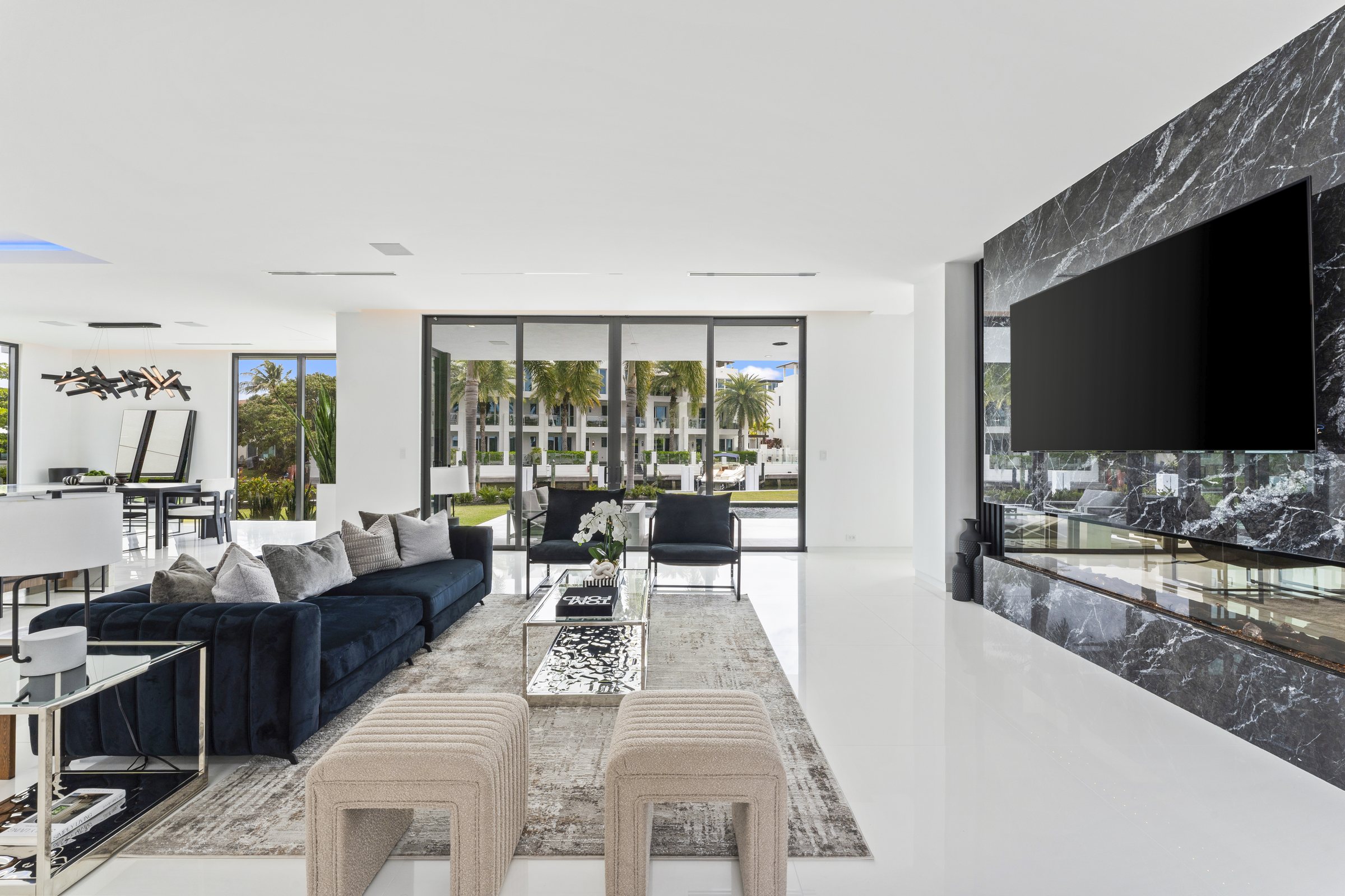 Breakfast Area at Casa Aqua, 4232 E Tradewinds Ave, Lauderdale-by-the-Sea