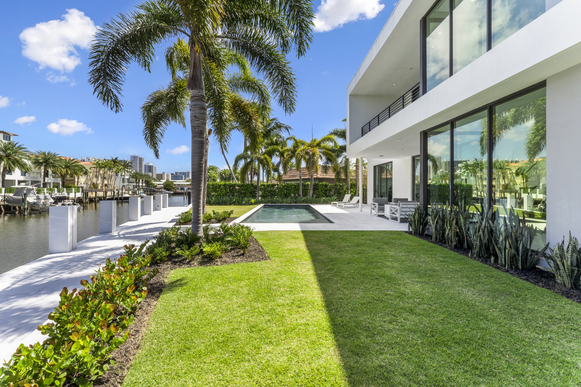 Waterfront Lawn at Casa Aqua, 4232 E Tradewinds Ave, Lauderdale-by-the-Sea
